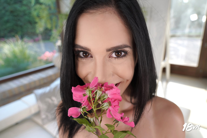 Nikki Fox In Jeans Short