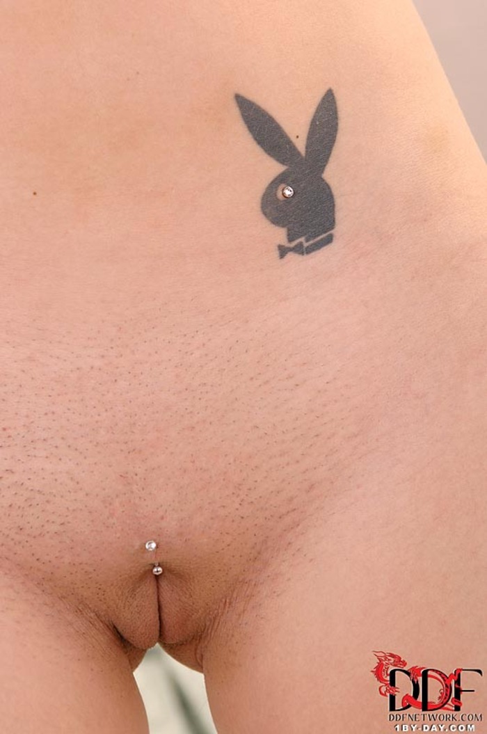 Busty Babe Reveals Sexy Bods