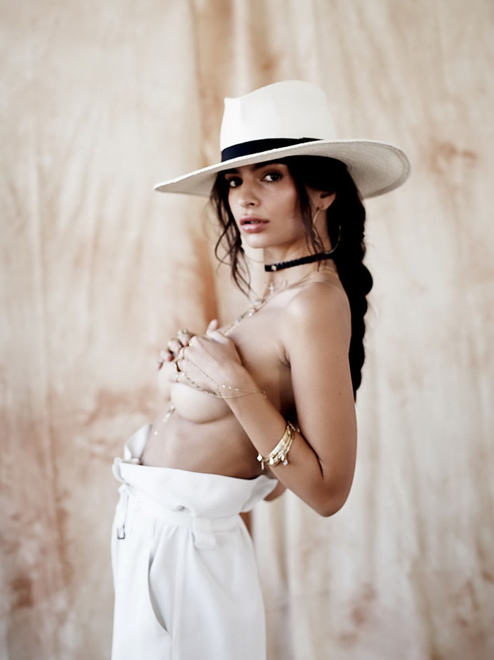 Emily Ratajkowski Topless