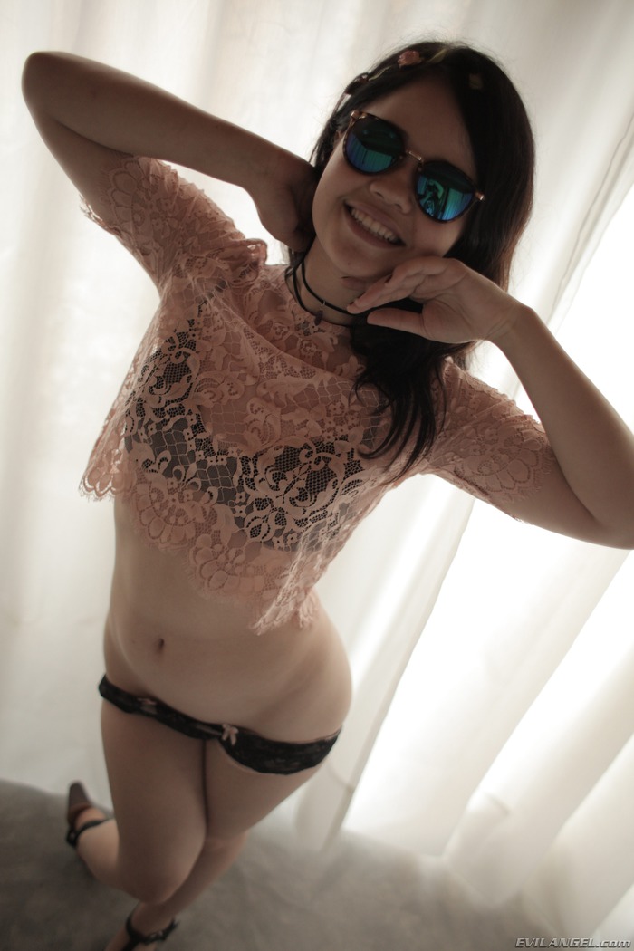 Yhivi Sucks Two Cocks