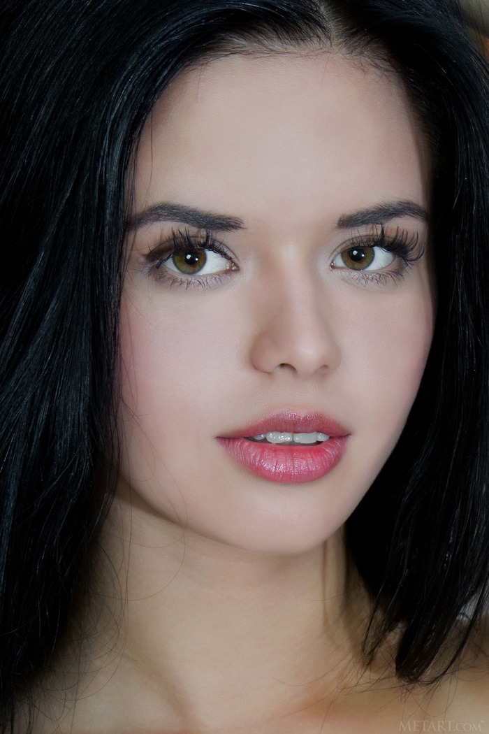 Carmen Summer Gets Naked