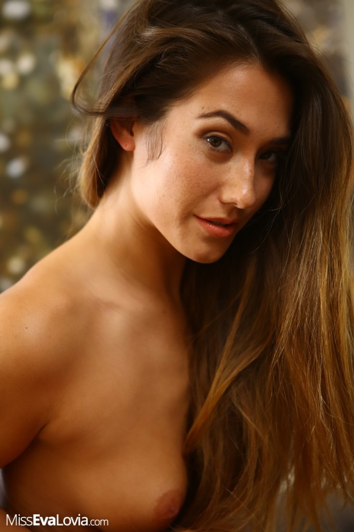 Eva Lovia White Lace Strip