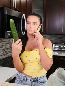 Alice Loves Cucumber