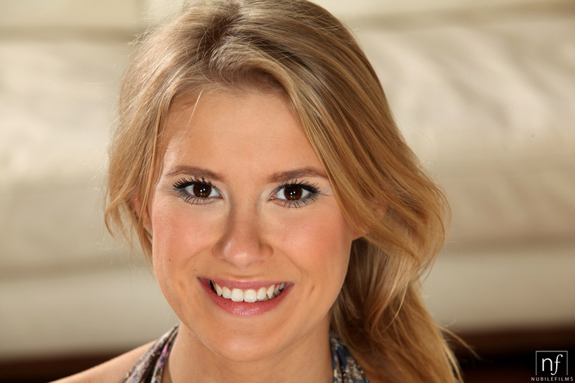 Blonde And Beautiful - S30:E14