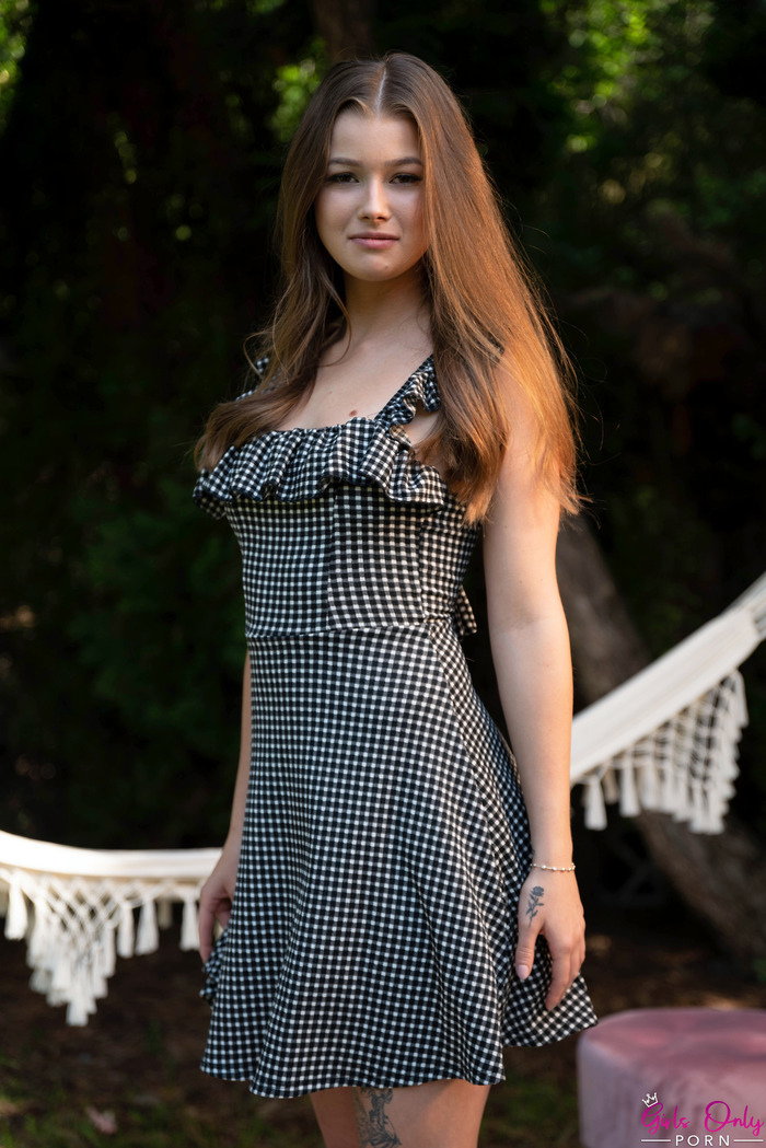 Sexy Olivia Sparkle In The Garden