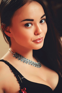 Li Moon Is Ready To Be Naked