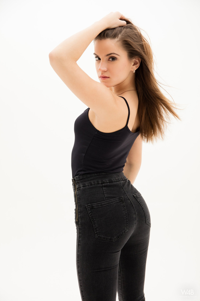 Gorgeous Evelina Strips And Masturbates With A Dildo